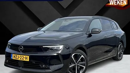 Zwart Gebruikt 2024 Opel Astra Elegance Stationwagen | € 31.945 (Eerlijke prijs)