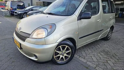 Beige Gebruikt 2002 Toyota Yaris Verso Sol MPV | € 3.200 (Eerlijke prijs)