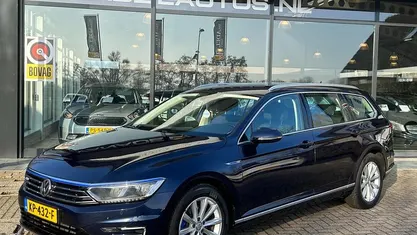 Blauw Occasion 2016 VW Passat GTE Stationwagen | € 13.949 (Eerlijke prijs)