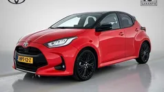 Rood parelmoer Gebruikt 2022 Toyota Yaris Executive Hatchback | € 23.945 (Eerlijke prijs)