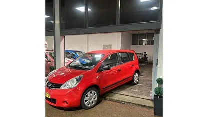 Rood (metallic) Occasion 2009 Nissan Note Visia MPV | € 3.477 (Eerlijke prijs)