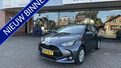 Grijs Occasion 2024 Toyota Yaris Hybrid Active Hatchback | € 21.999 (Goede deal)
