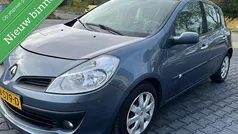Grijs Gebruikt 2006 Renault Clio II Dynamique Hatchback | € 2.750 (Eerlijke prijs)