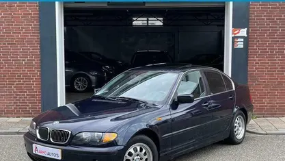 Blauw Occasion 2002 BMW 320 Executive Sedan | € 5.450 (Goede deal)