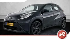 Zwart Gebruikt 2022 Toyota Aygo X-play Hatchback | € 18.725 (Goede deal)
