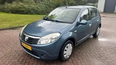 Blauw Gebruikt 2010 Dacia Sandero Lauréate Hatchback | € 2.199 (Eerlijke prijs)