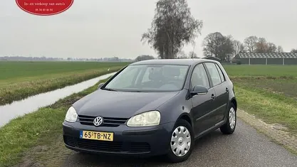 Grijs Gebruikt 2006 VW Golf V Hatchback | € 2.450 (Eerlijke prijs)