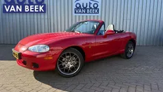 Rood, metallic lak Gebruikt 2004 Mazda MX5 Dynamic Cabriolet | € 9.950 (Eerlijke prijs)
