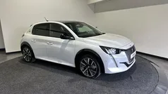 Wit Gebruikt 2021 Peugeot e-208 GT Hatchback | € 16.900 (Eerlijke prijs)