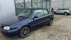 Blauw, metallic lak Gebruikt 2001 VW Golf Cabriolet Trendline Cabriolet | € 2.450 (Eerlijke prijs)