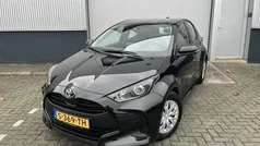 Zwart Gebruikt 2023 Toyota Yaris Active Hatchback | € 19.900 (Eerlijke prijs)