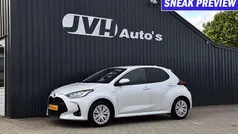 Wit Gebruikt 2021 Toyota Yaris Hybrid Comfort Hatchback | € 18.250 (Eerlijke prijs)