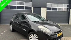 Zwart (metallic) Gebruikt 2011 Renault Clio II Hatchback | € 2.599 (Eerlijke prijs)