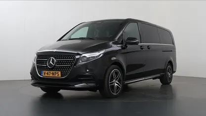 Zwart Occasion 2025 Mercedes V300 AMG MPV | € 85.845 (Eerlijke prijs)