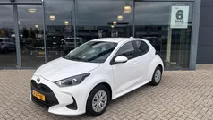 Gebruikt 2023 Toyota Yaris Hybrid Active Hatchback | € 21.190 (Eerlijke prijs)