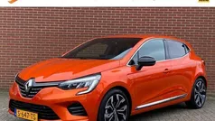 Oranje Gebruikt 2023 Renault Clio V Techno Hatchback | € 23.850