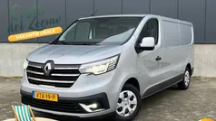 Gris highland (licht grijs) Gebruikt 2023 Renault Trafic Van | € 20.935 (Goede deal)
