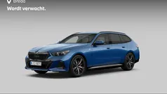 Blauw Gebruikt 2025 BMW 550e M Sport Stationwagen | € 95.880 (Goede deal)