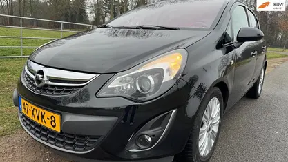 Zwart Gebruikt 2012 Opel Corsa Cosmo Hatchback | € 5.950 (Eerlijke prijs)