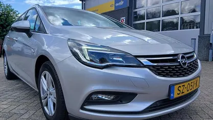 Grijs Gebruikt 2017 Opel Astra Innovation Stationwagen | € 10.595 (Eerlijke prijs)