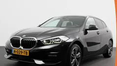 Zwart Gebruikt 2022 BMW 118 Sport Line Hatchback | € 24.490 (Eerlijke prijs)