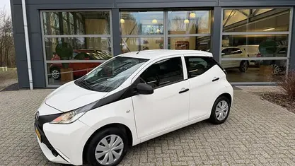 Wit Occasion 2017 Toyota Aygo Hatchback | € 7.450 (Eerlijke prijs)