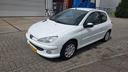 Occasion 2005 Peugeot 206 Hatchback | € 1.250 (Eerlijke prijs)