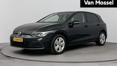 Gebruikt 2021 VW Golf VIII Life Hatchback | € 18.900 (Eerlijke prijs)