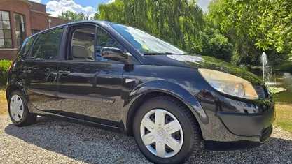 Zwart Gebruikt 2006 Renault Scénic II Expression MPV | € 1.699 (Eerlijke prijs)
