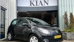 Zwart Gebruikt 2010 Renault Twingo Dynamique Hatchback | € 2.750 (Eerlijke prijs)