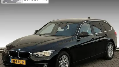 Zwart Gebruikt 2016 BMW 318 Executive Stationwagen | € 11.900 (Goede deal)