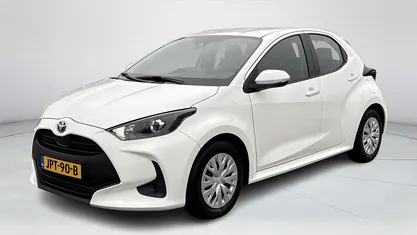 Wit Occasion 2022 Toyota Yaris Hybrid Comfort Hatchback | € 20.945 (Eerlijke prijs)