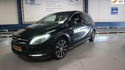 Zwart Gebruikt 2013 Mercedes B220 Prestige MPV | € 6.250 (Goede deal)