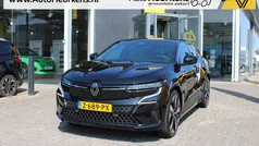 Zwart Gebruikt 2024 Renault Mégane Evolution Hatchback | € 31.640 (Eerlijke prijs)