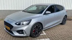 Grijs, metallic lak Gebruikt 2021 Ford Focus Business Edition Hatchback | € 19.950 (Goede deal)