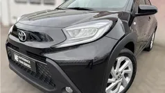 Zwart Gebruikt 2023 Toyota Aygo Pulse Hatchback | € 21.450 (Eerlijke prijs)