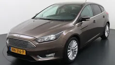 Bruin Gebruikt 2017 Ford Focus Titanium Hatchback | € 9.995 (Eerlijke prijs)