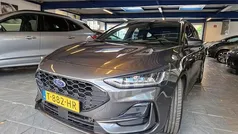 Grijs Gebruikt 2023 Ford Focus ST-Line Stationwagen | € 24.250 (Eerlijke prijs)