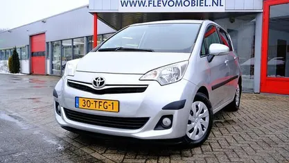 Grijs Occasion 2012 Toyota Verso-S MPV | € 8.250 (Eerlijke prijs)