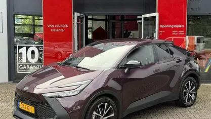 Paars Occasion 2024 Toyota C-HR SUV | € 30.390 (Eerlijke prijs)