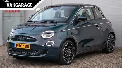 Groen (parellak) Gebruikt 2022 Fiat 500e La Prima Hatchback | € 19.450 (Eerlijke prijs)