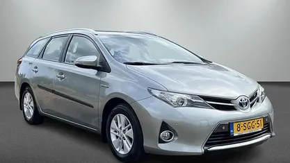 Grijs Gebruikt 2013 Toyota Auris Touring Sports Stationwagen | € 13.401 (Eerlijke prijs)