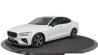 Wit Occasion 2021 Volvo S60 R-Design Sedan | € 30.895 (Eerlijke prijs)