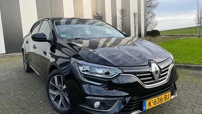 Zwart Gebruikt 2017 Renault Mégane GT Line Bose Edition Hatchback | € 11.250 (Eerlijke prijs)