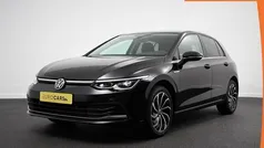 Zwart Gebruikt 2022 VW Golf VIII Style Hatchback | € 27.890 (Eerlijke prijs)