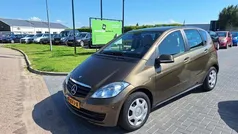 Bruin, metallic lak Gebruikt 2010 Mercedes A160 Business MPV | € 4.799 (Eerlijke prijs)