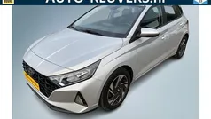 Zilver (metallic) Gebruikt 2021 Hyundai i20 Comfort Hatchback | € 14.900 (Eerlijke prijs)