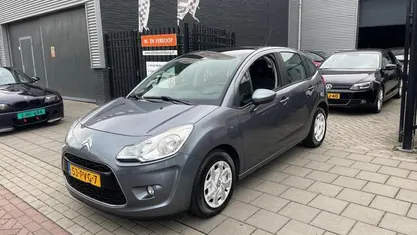 Grijs, metallic lak Occasion 2011 Citroën C3 Dynamique Hatchback | € 2.999 (Eerlijke prijs)
