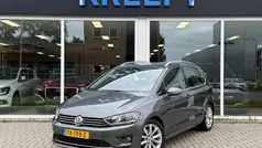 Grijs, metallic lak Gebruikt 2017 VW Golf Sportsvan Highline MPV | € 17.450 (Eerlijke prijs)