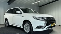 Wit Gebruikt 2020 Mitsubishi Outlander P-HEV Intense SUV | € 26.695 (Eerlijke prijs)